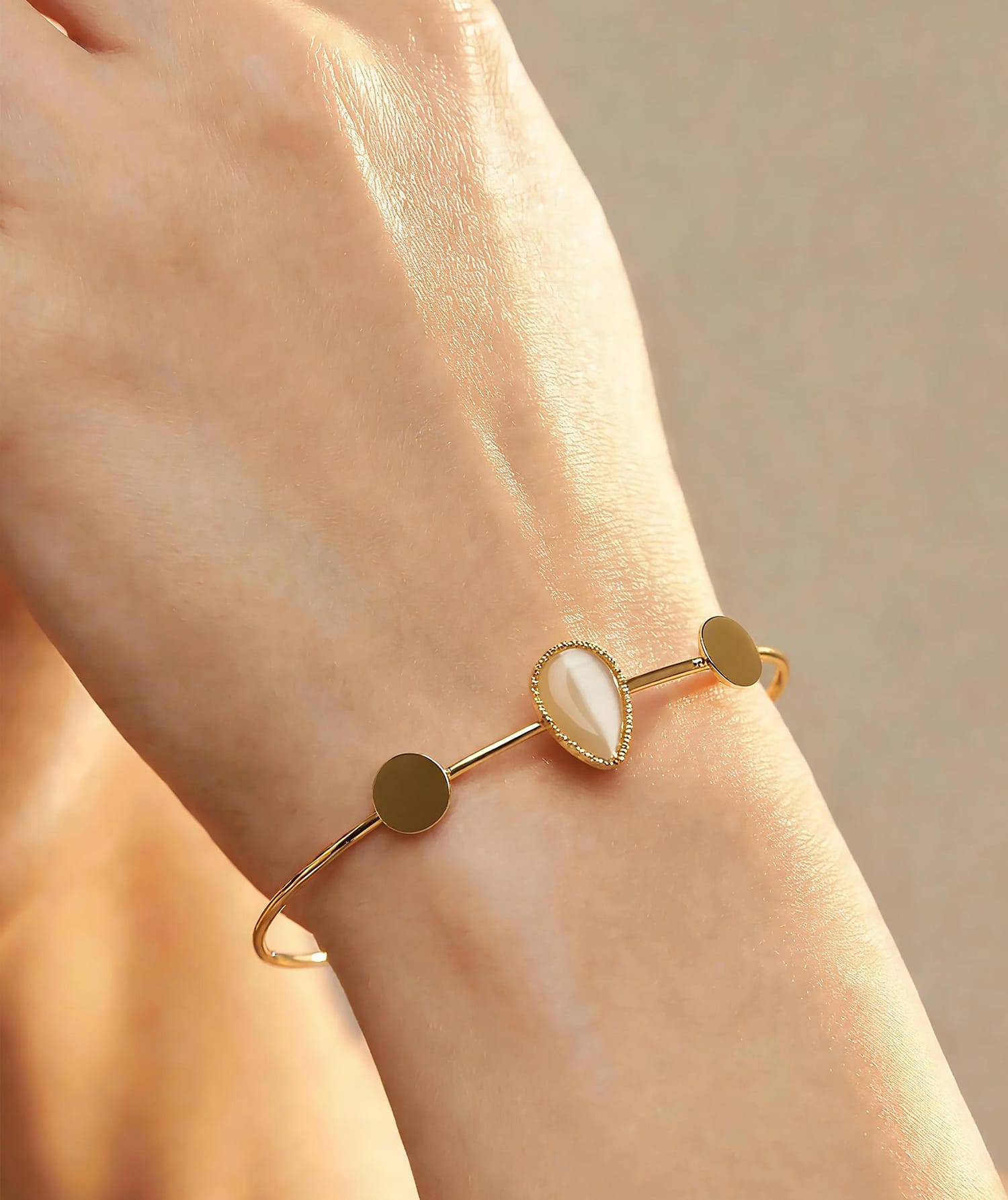 Adjustable Teardrop Bracelet for Women in Gold or Silver